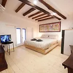 Loft Portici In Болонья
