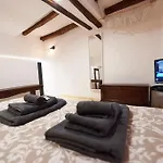 Апартаменты Loft Portici In